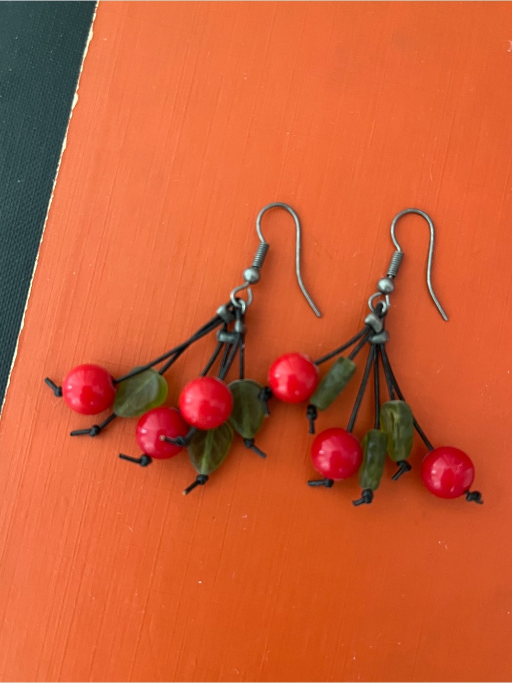 Vintage Cherries Cherry Red & Green Glass Leaves Earrings 🍒🍒 - Picture 2 of 7